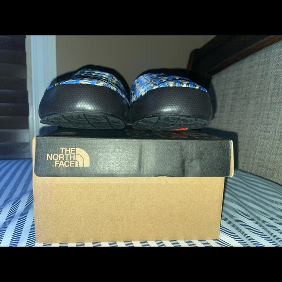 supreme x northface loafers - Picture 2 of 6